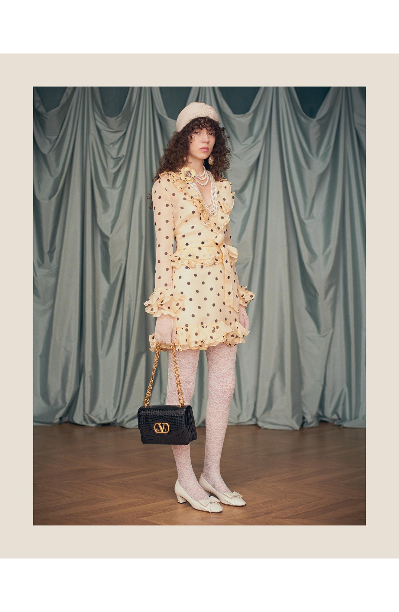 Valentino Garavani Vain VLOGO Leather Shoulder Bag, Alternate, color, Black