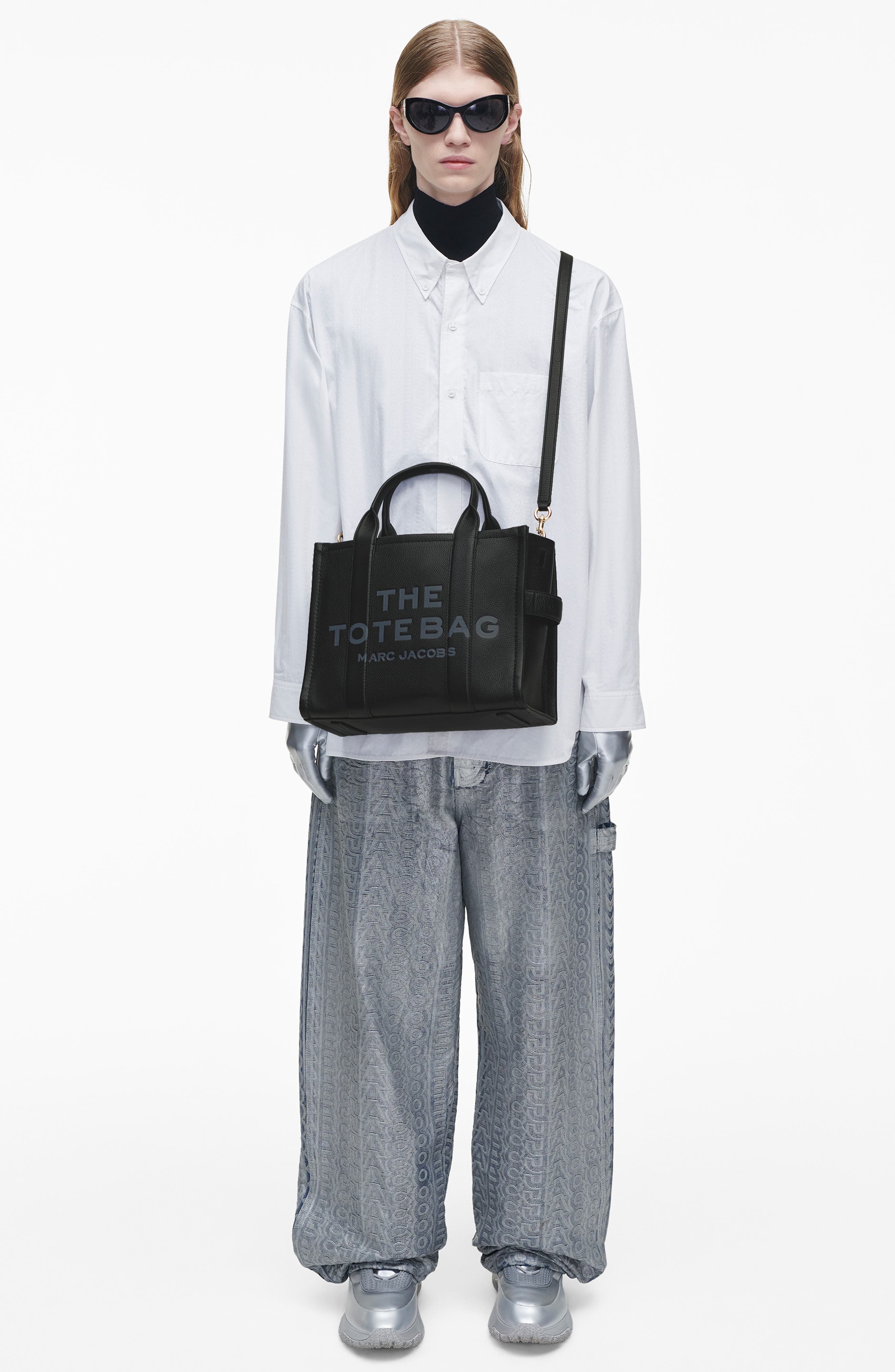 Marc Jacobs The Leather Medium Tote Bag, Alternate, color, Black