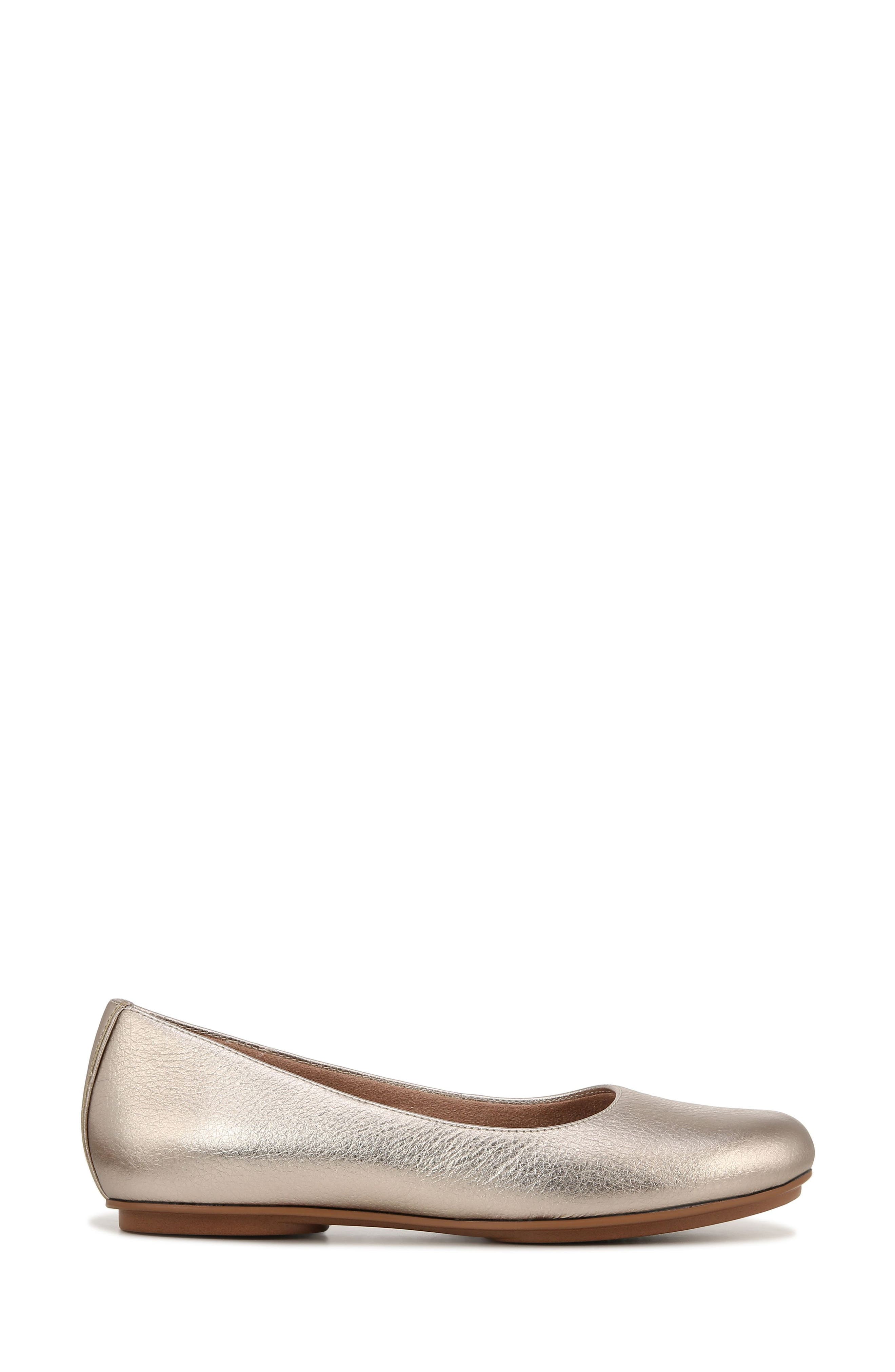 Naturalizer Maxwell Skimmer Flat, Alternate, color, Warm Silver Leather