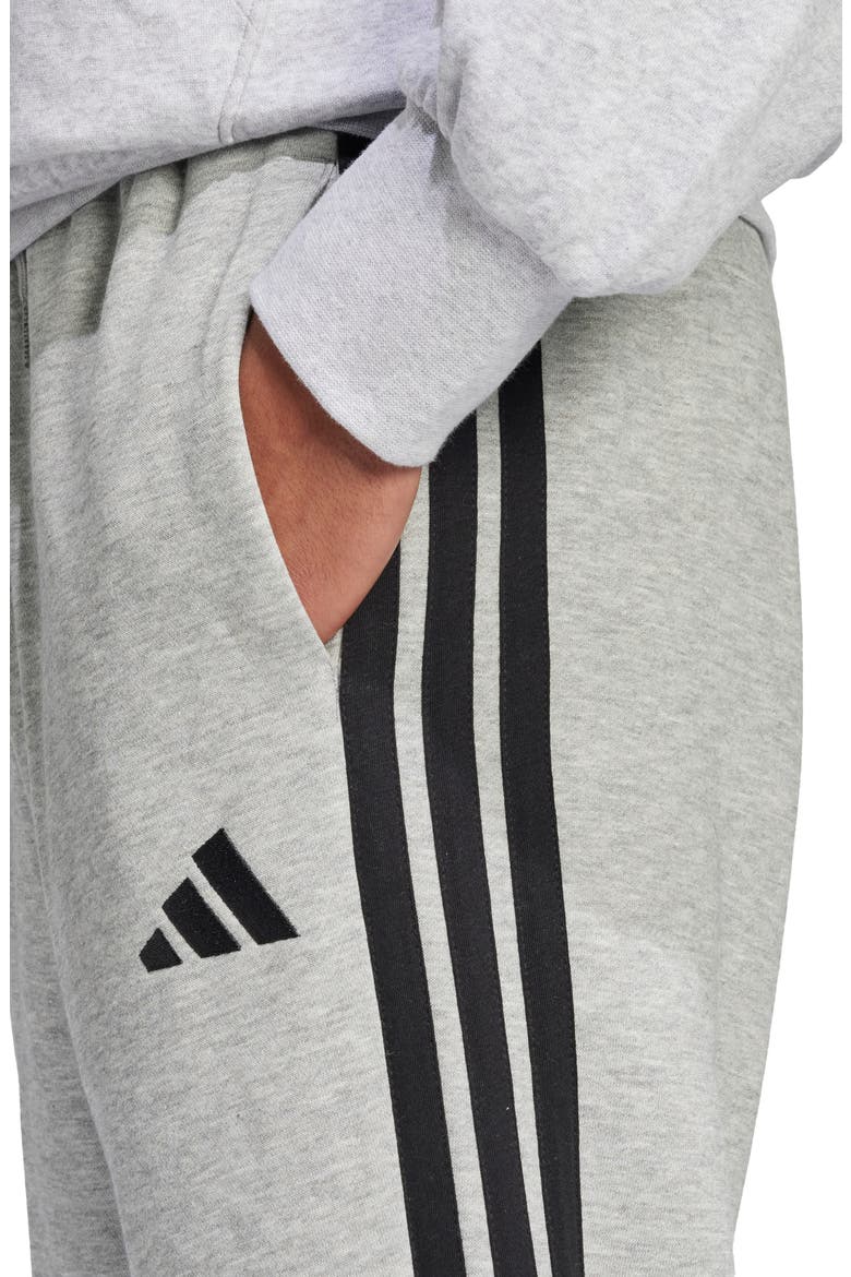 Essentials 3-Stripes Fleece Sweatpants, Alternate, color, MGREYH/BLA