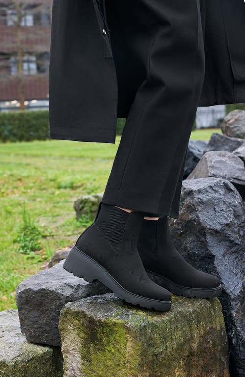Vivaia Round-toe Chunky Platform Travel Boots In Black