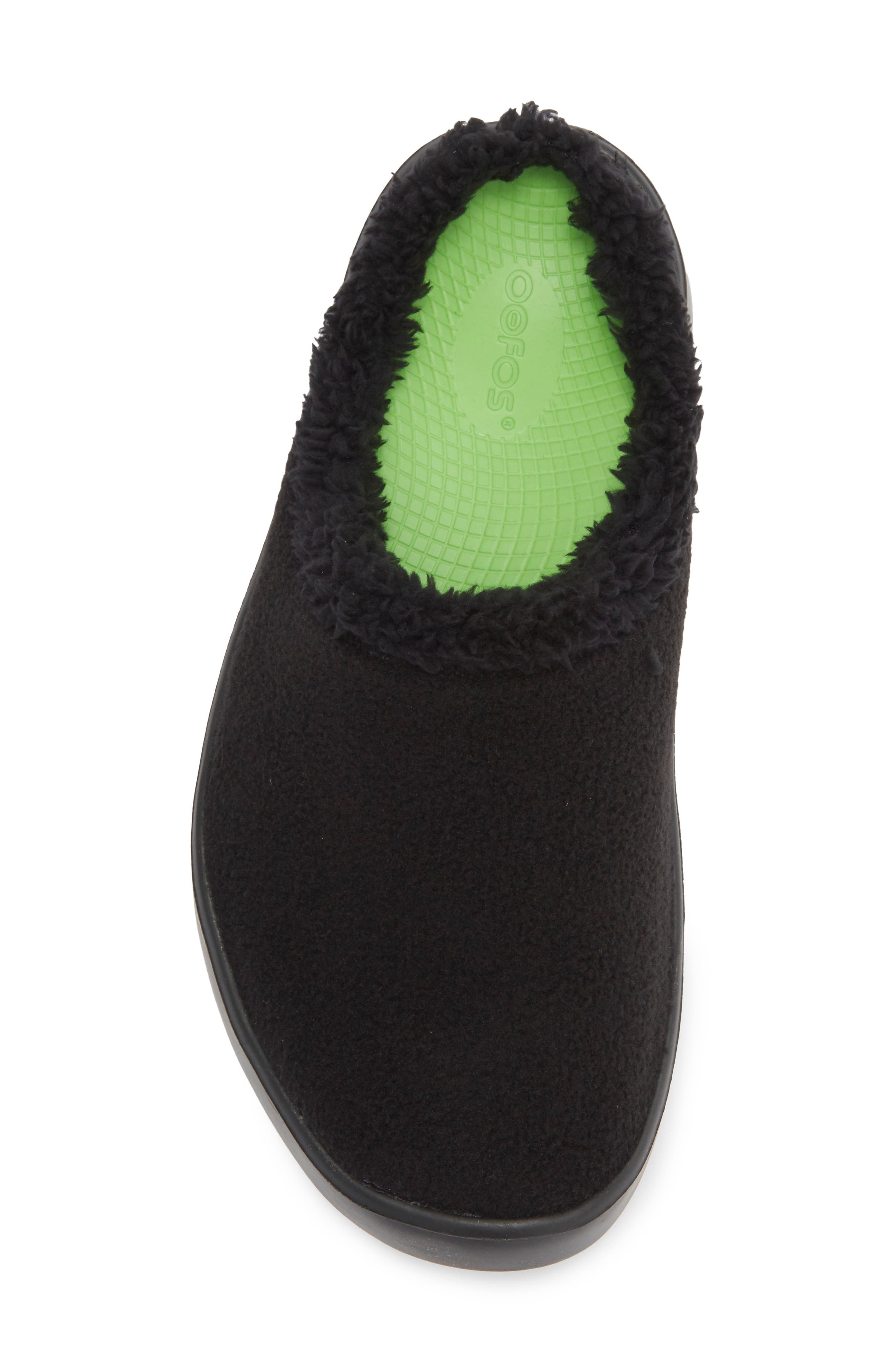 Oofos Gender Inclusive Oocoozie Fleece Clog Slipper, Alternate, color, Black