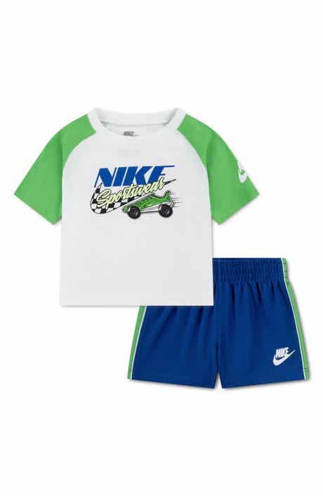 Nike Victory Lap Graphic T-Shirt & Shorts