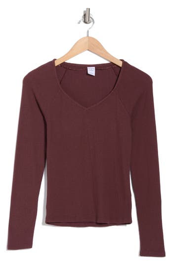 Shop Melrose And Market Long Sleeve V-neck T-shirt In Burgundy Fudge