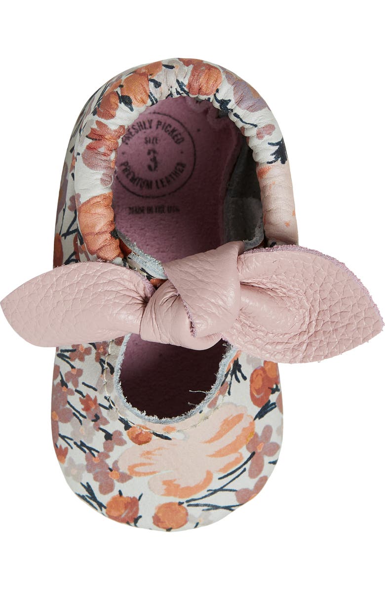 Freshly Picked Knotted Bow Crib Shoe, Alternate, color,