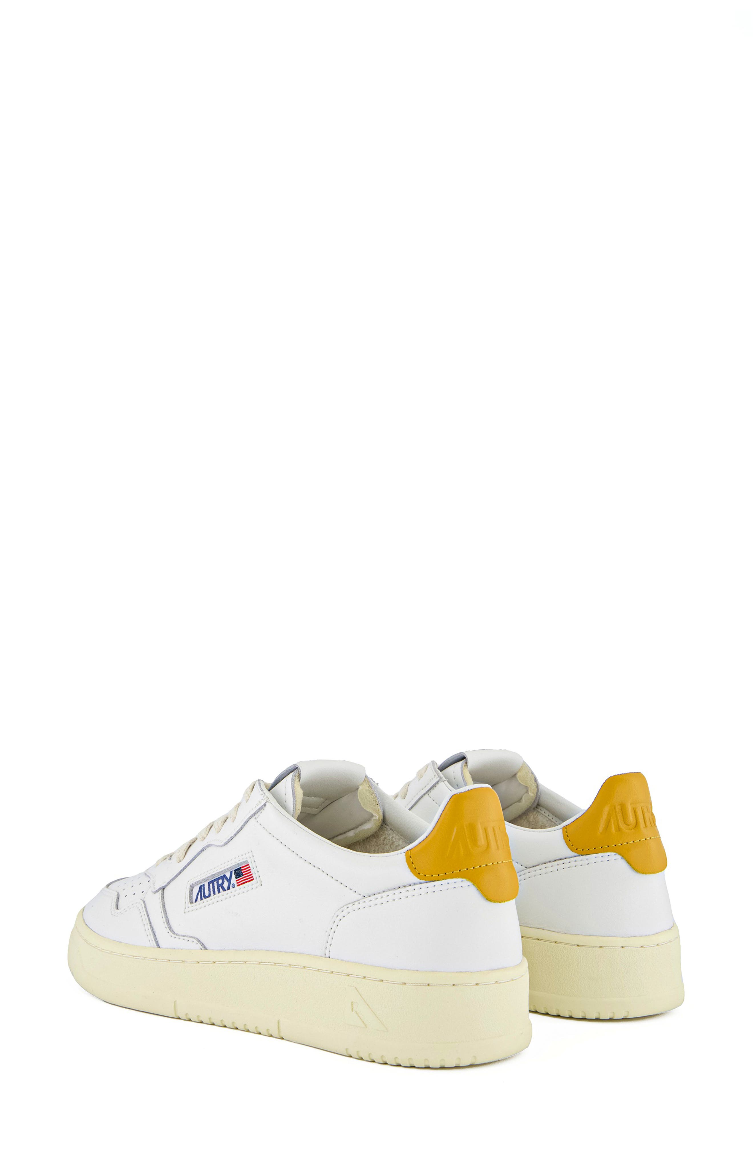 AUTRY Medalist Low Sneaker, Alternate, color, Leat/Leat Wht/Hny Ylw