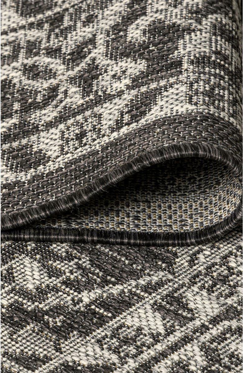 JONATHAN Y Palazzo Vine and Border Textured Weave Indoor/Outdoor Round Area Rug, Alternate, color, Black/Gray