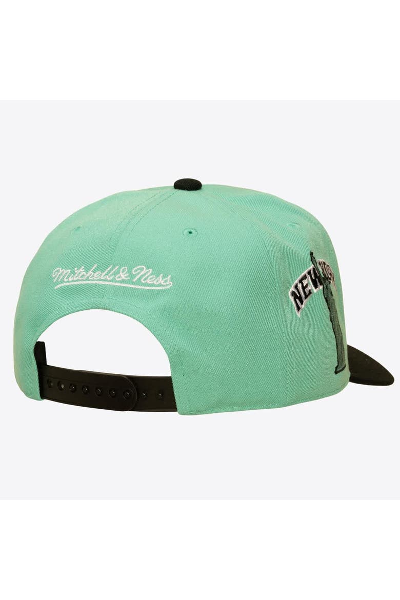 Men's Mitchell & Ness Mint/Black New York Knicks In the City Pro Pinch Snapback Hat, Alternate, color, Mint