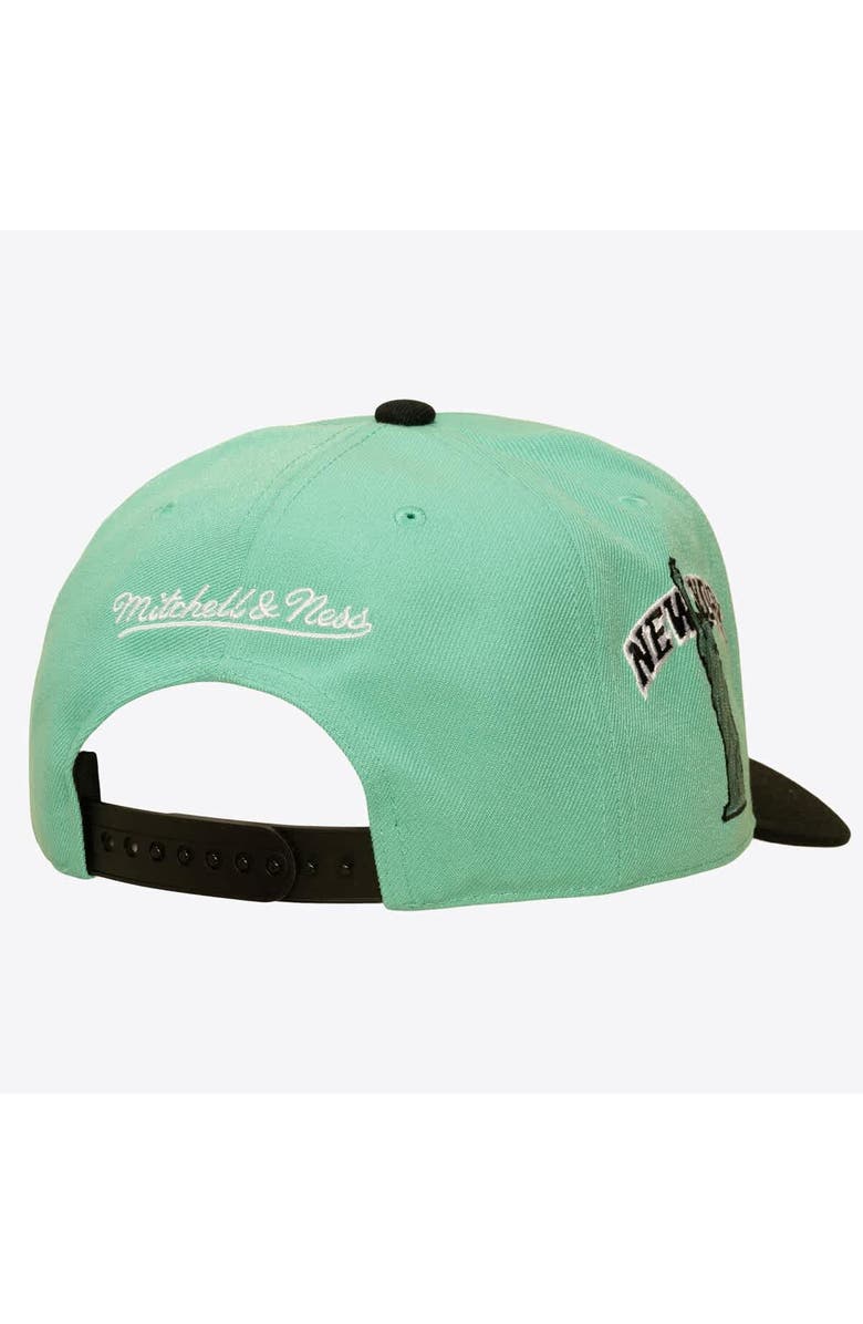 Mitchell & Ness Men's Mitchell & Ness Mint/Black New York Knicks In the City Pro Pinch Snapback Hat, Alternate, color, Mint