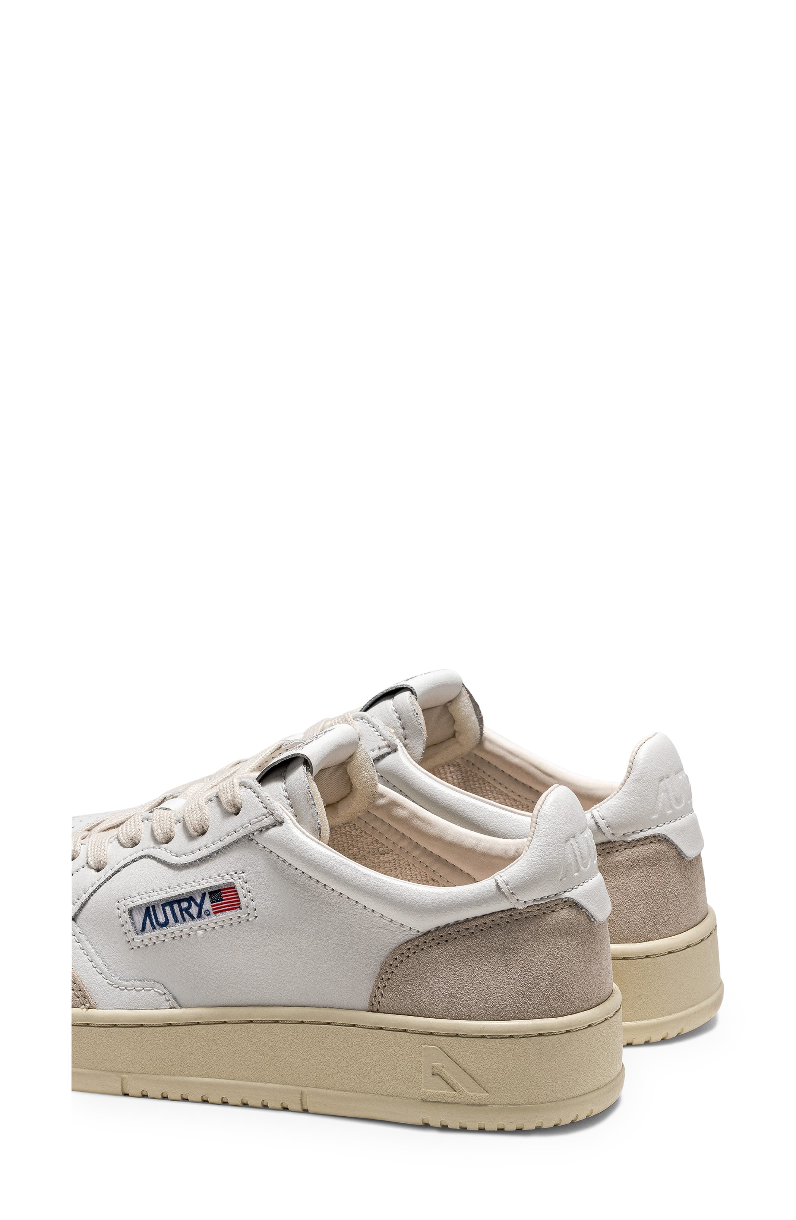 AUTRY Medalist Low Sneaker, Alternate, color, White/ Beige