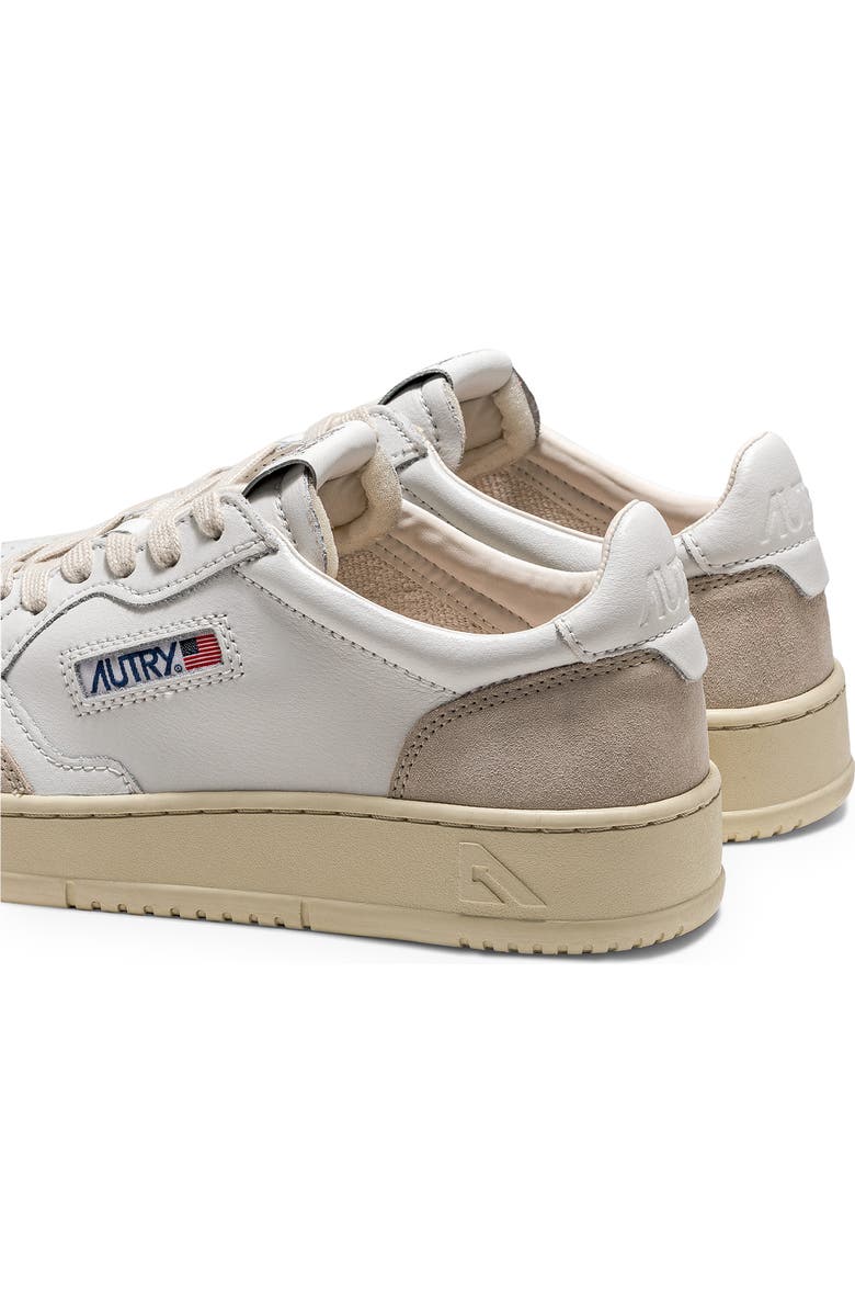 AUTRY Medalist Low Sneaker, Alternate, color, White/ Beige