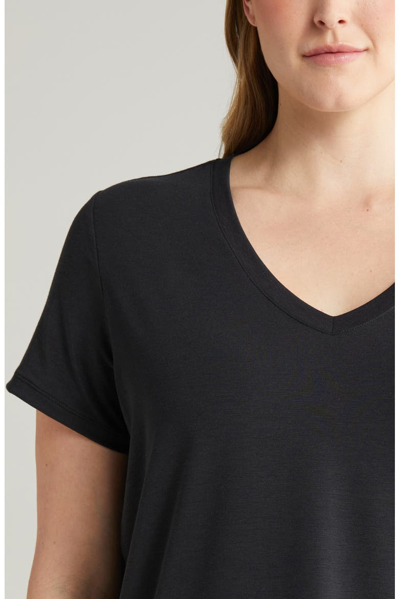 Breathe Active V-Neck Tee, Alternate, color, BLACK