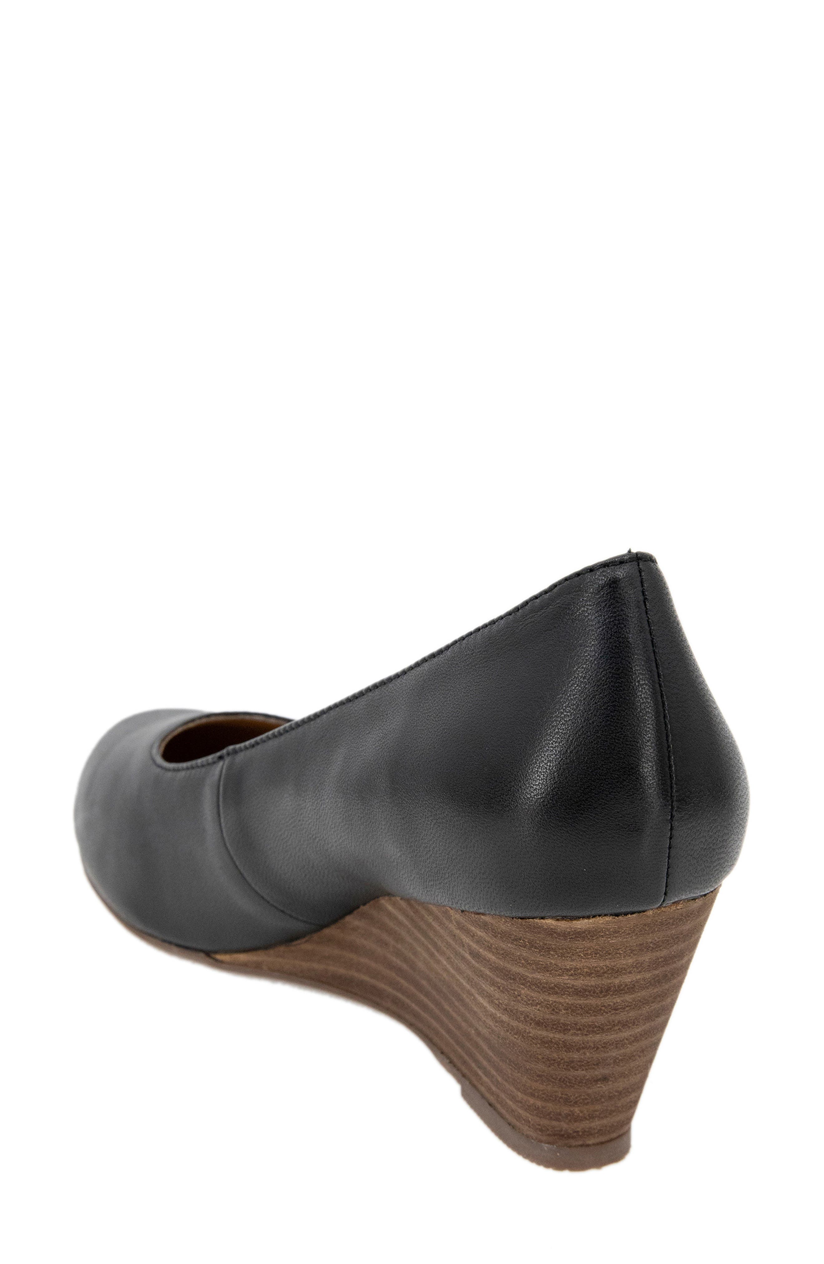 André Assous Khloe Featherweight Wedge Pump, Alternate, color, 