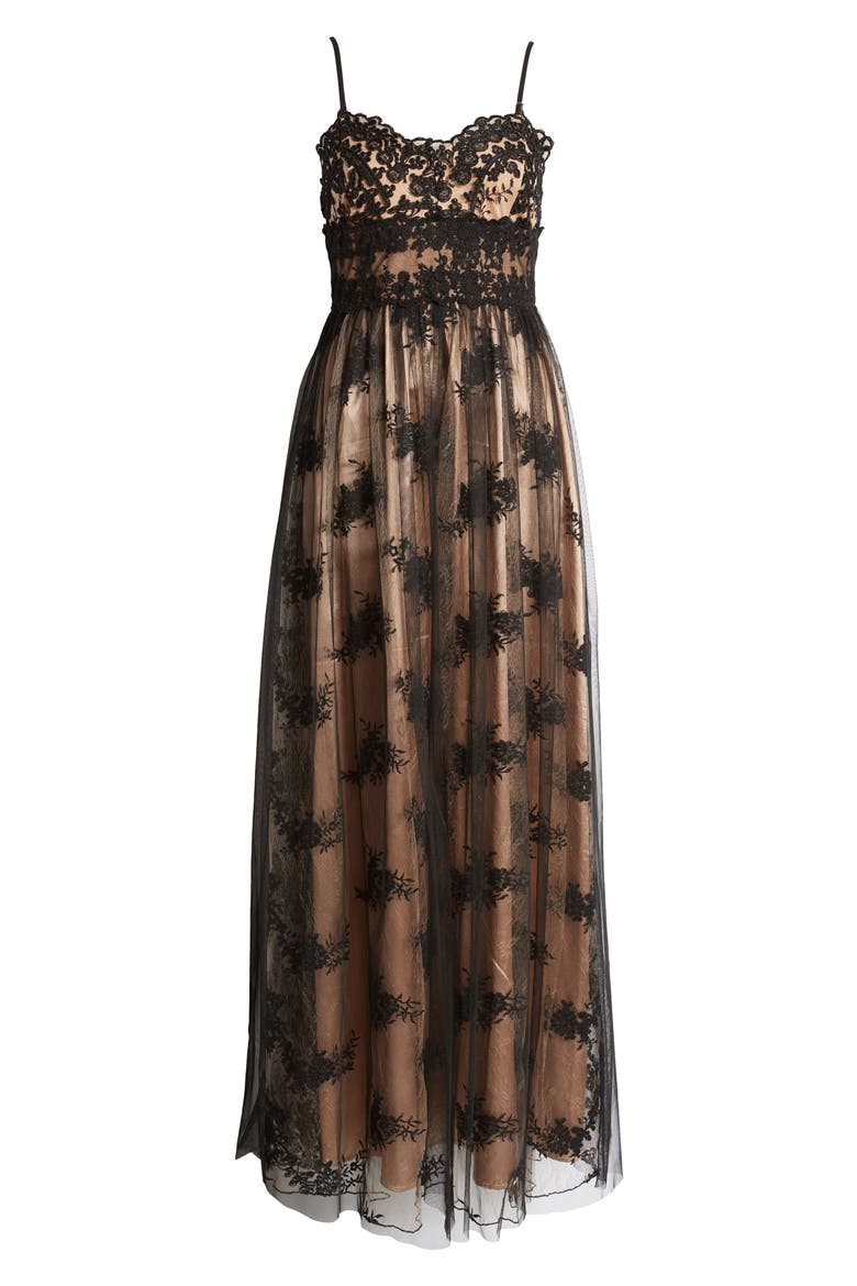 Utter Elegance Embroidered Sleeveless Lace Gown, Alternate, color, BLACK
