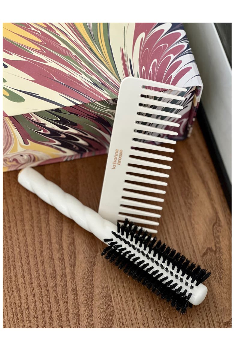 N.05 The Round Blowout Hairbrush Volume & Style, Alternate, color, WHITE