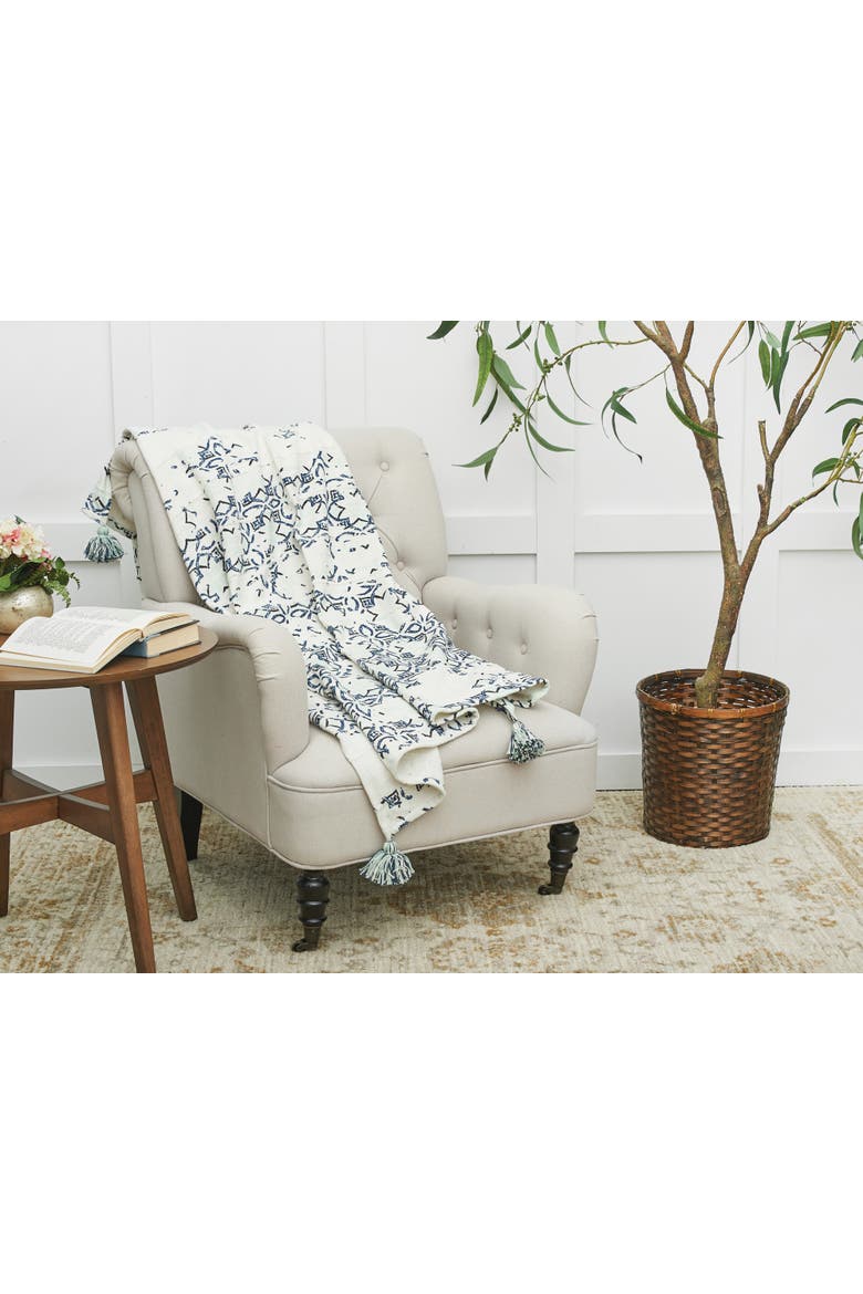 Esha Blue & White Damask Pattern Super Soft Cozy Accent Accent Throw Blanket, Alternate, color, Off-White