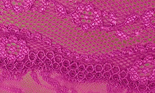 B.tempt'd By Wacoal B. Tempt'd By Wacoal Lace Kiss Thong In Fuchsia Red