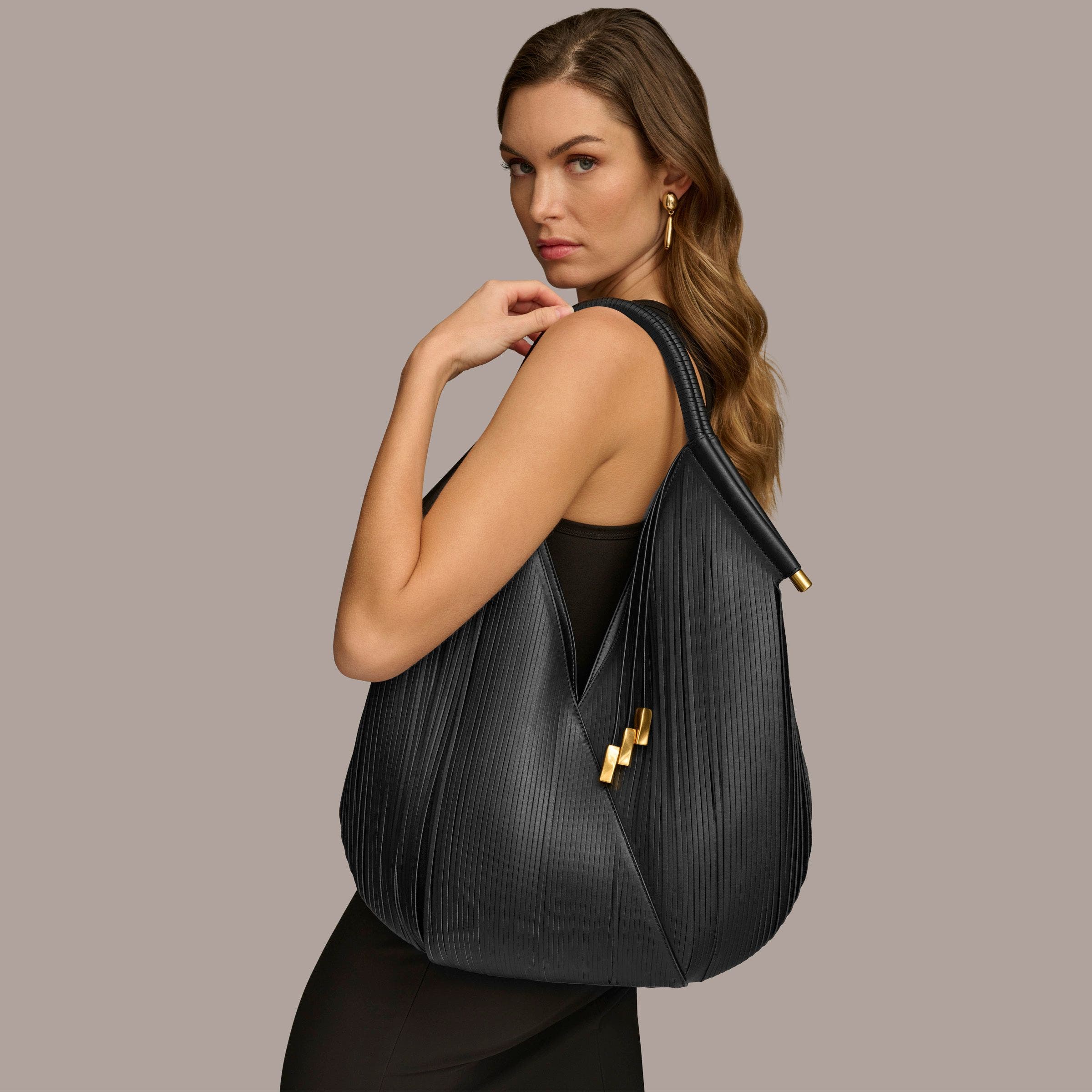 Женские сумки Donna Karan New York Baldwin Large Lasercut Shoulder Bag — фото 8