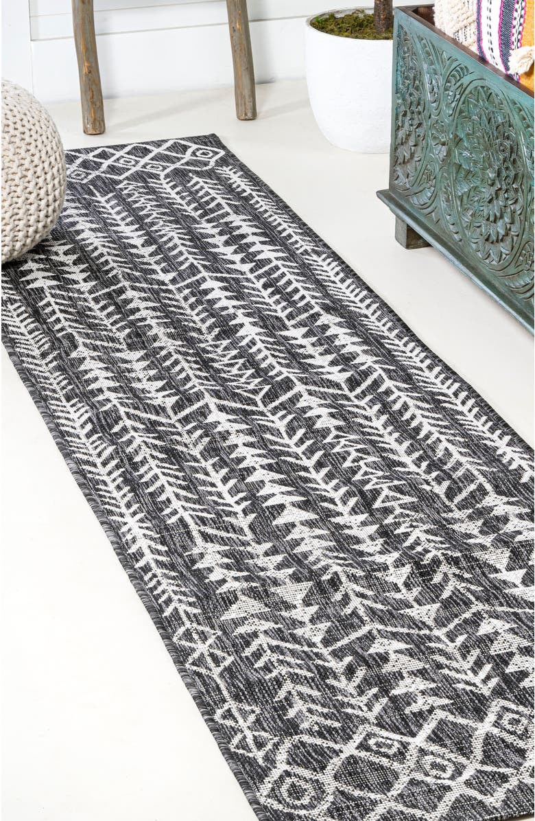 JONATHAN Y Tokay Bohemian Geometric Indoor/Outdoor Area Rug, Alternate, color, Black/Ivory