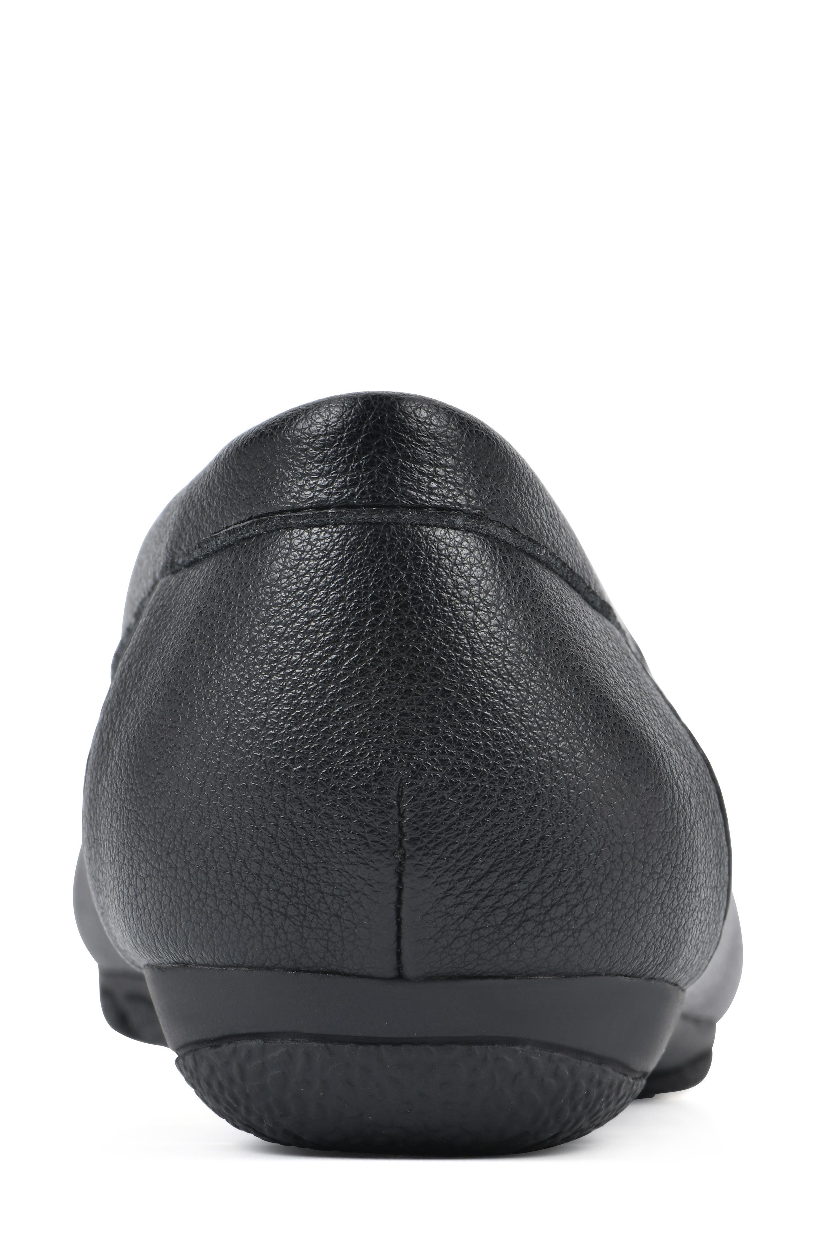 CLIFFS BY WHITE MOUNTAIN Giver Moc Toe Loafer, Alternate, color, 