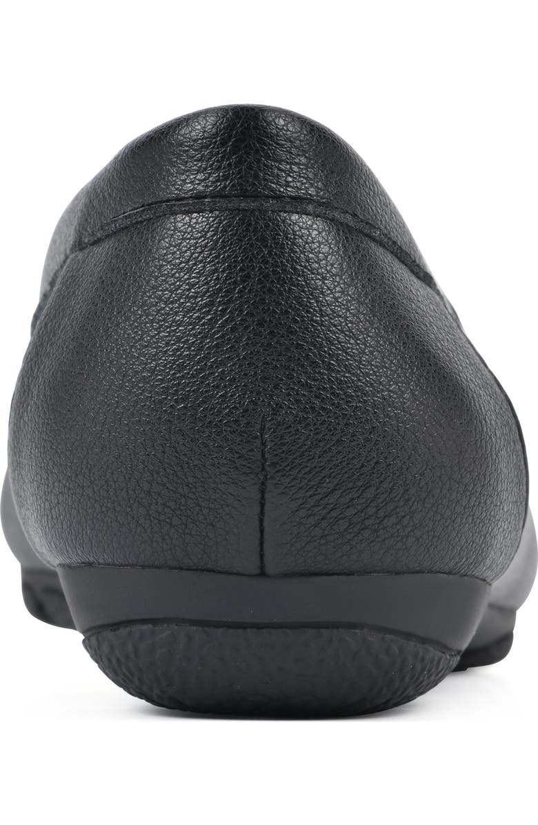 CLIFFS BY WHITE MOUNTAIN Giver Moc Toe Loafer, Alternate, color,