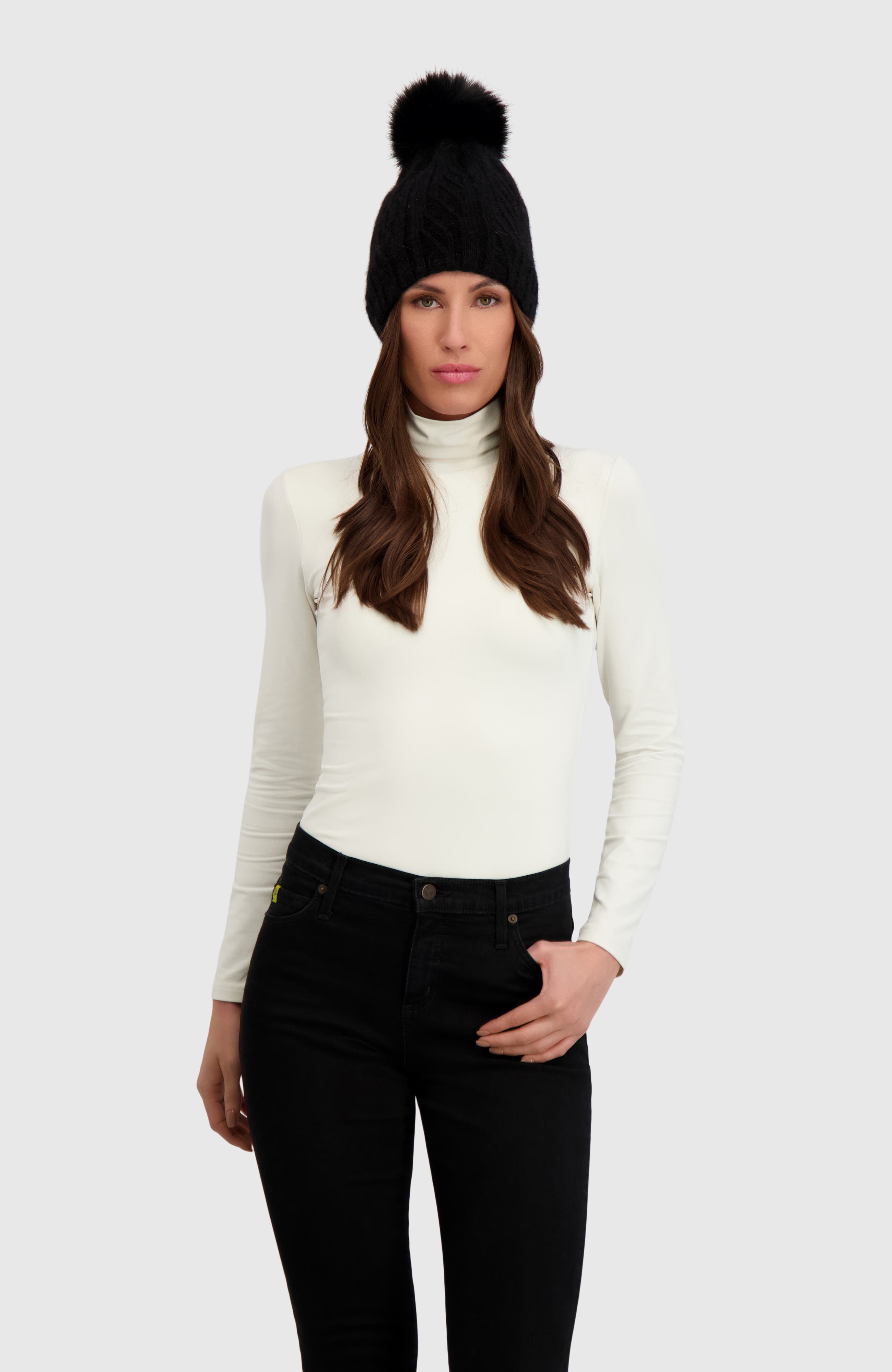 Lyla Grant Beanie With Fur-Free Fox (Faux Fur) Pompom in Black/black 