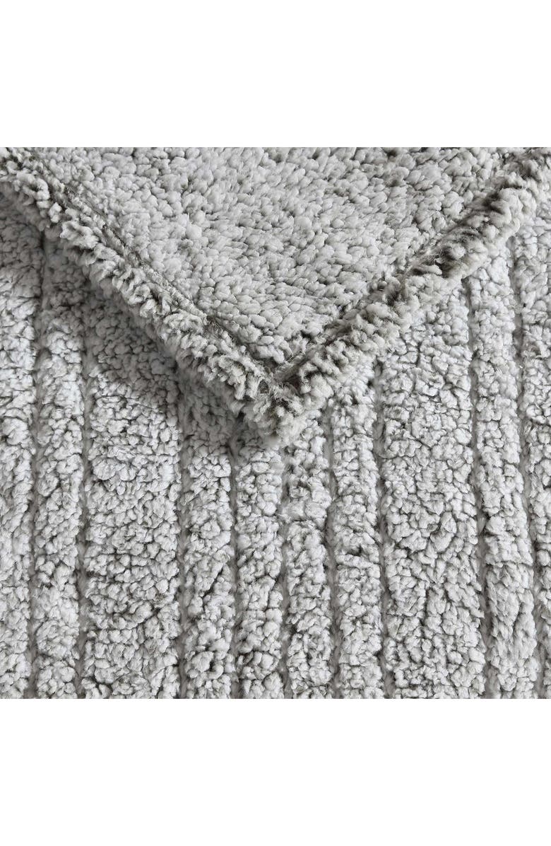 Eddie Bauer Lookout Mountain Tipped Faux Shearling Heated Blanket, Alternate, color, Dark Green