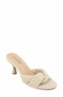 Journee Collection Mannon Pump
