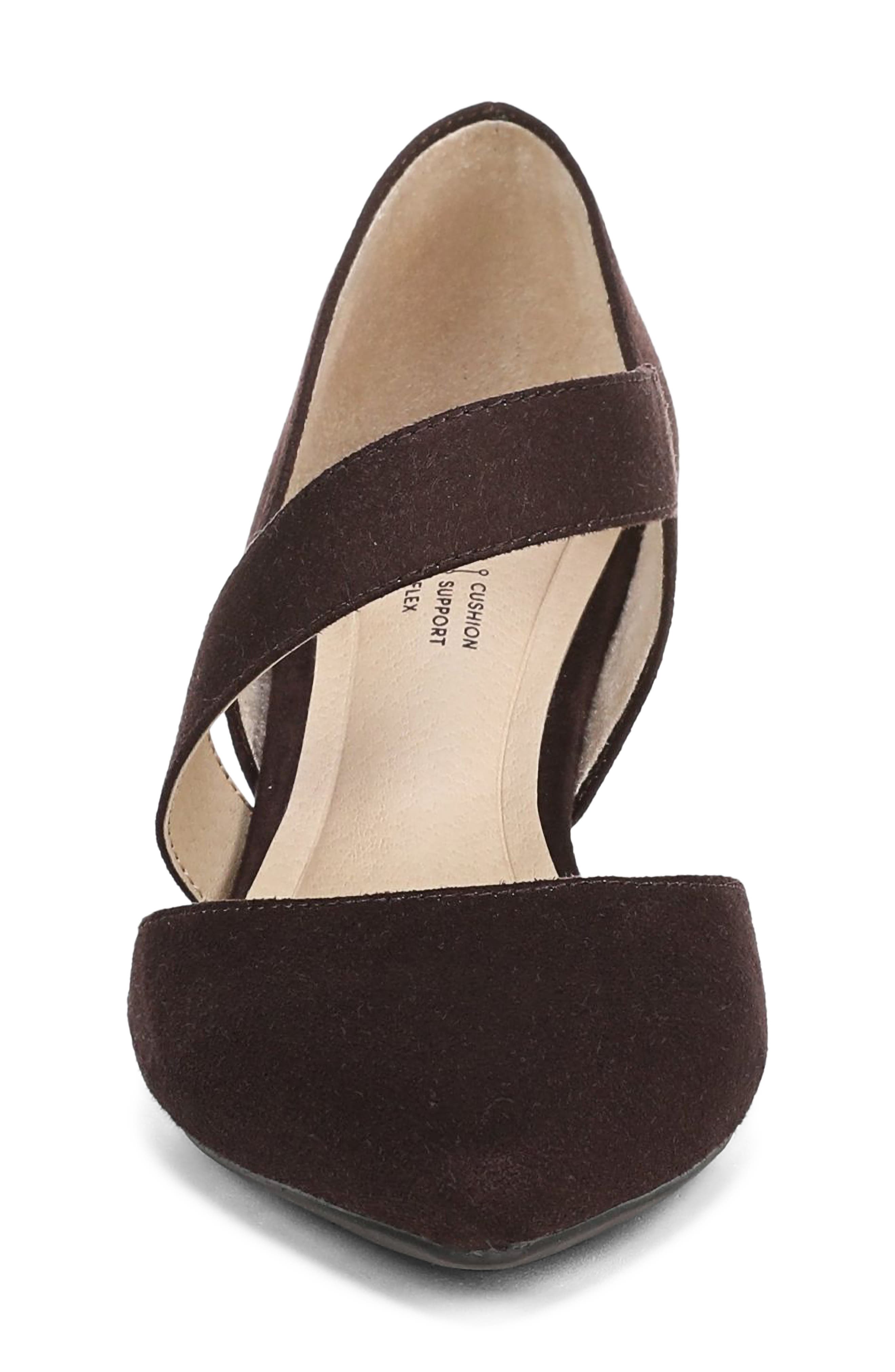 LifeStride Suki Pointed Toe Pump, Alternate, color, Dark Chocolate Dm