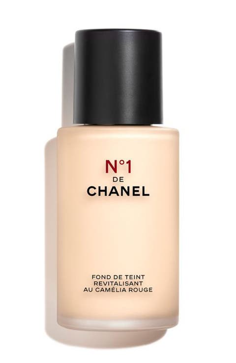 N°1 DE CHANEL REVITALIZING FOUNDATION Illuminates - Moisturizer - Protects