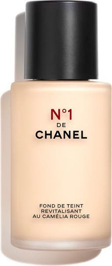 CHANEL N°1 DE CHANEL REVITALIZING FOUNDATION Illuminates