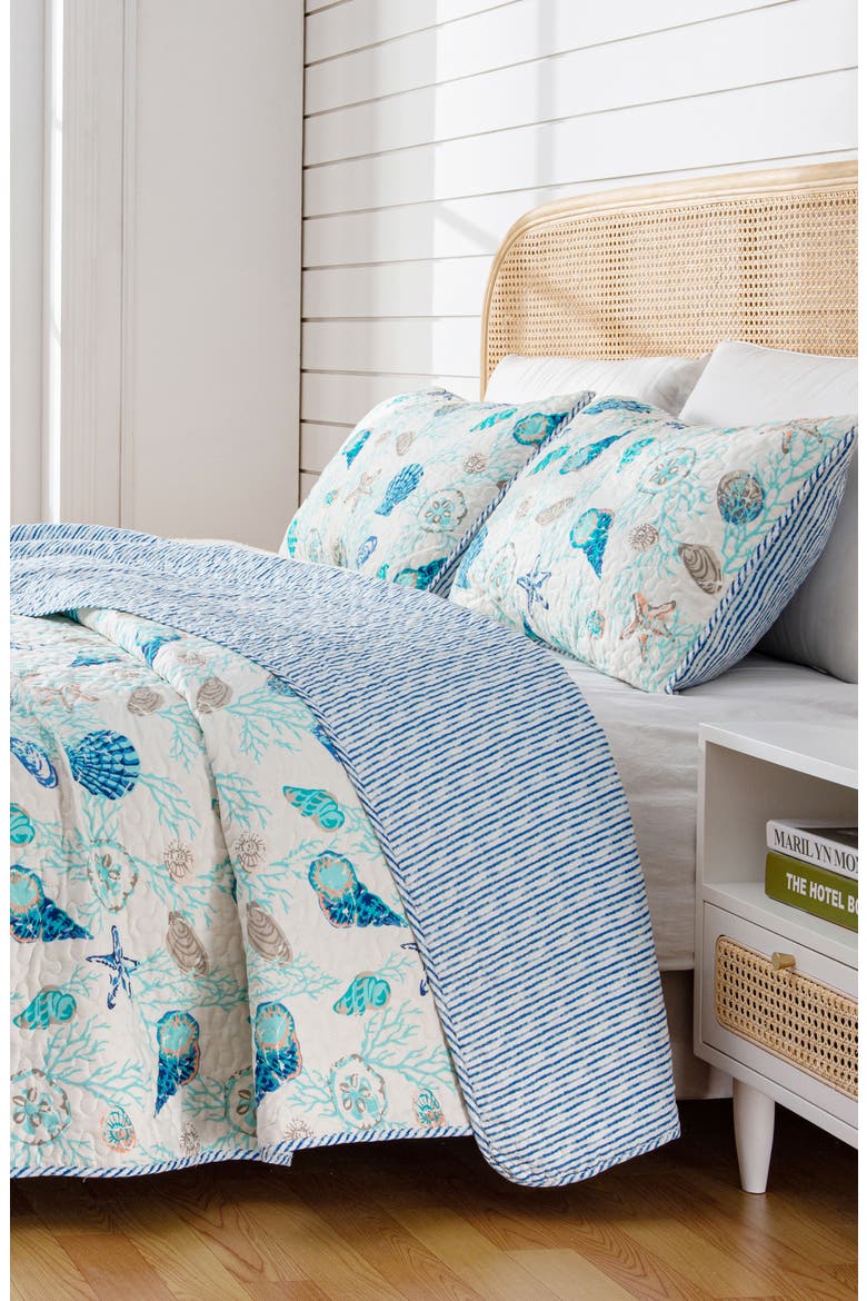 Coastal Seashells Quilt Set, Alternate, color, BLUE CORAL