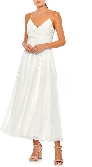 Ieena for shops Mac Duggle V-neck Wedding gown - Size 16