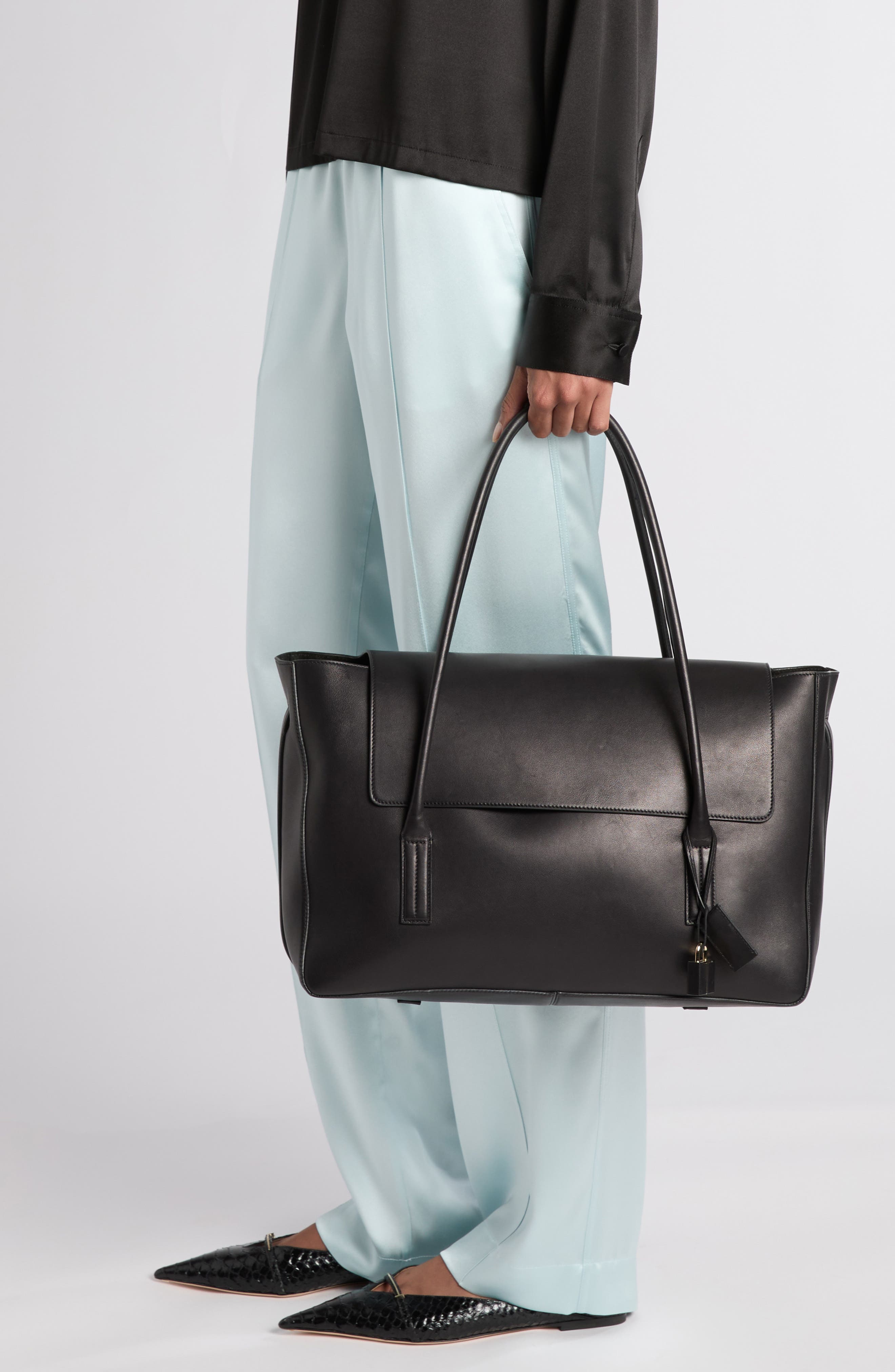 TOM FORD Large Leather Shoulder Bag, Alternate, color, Black