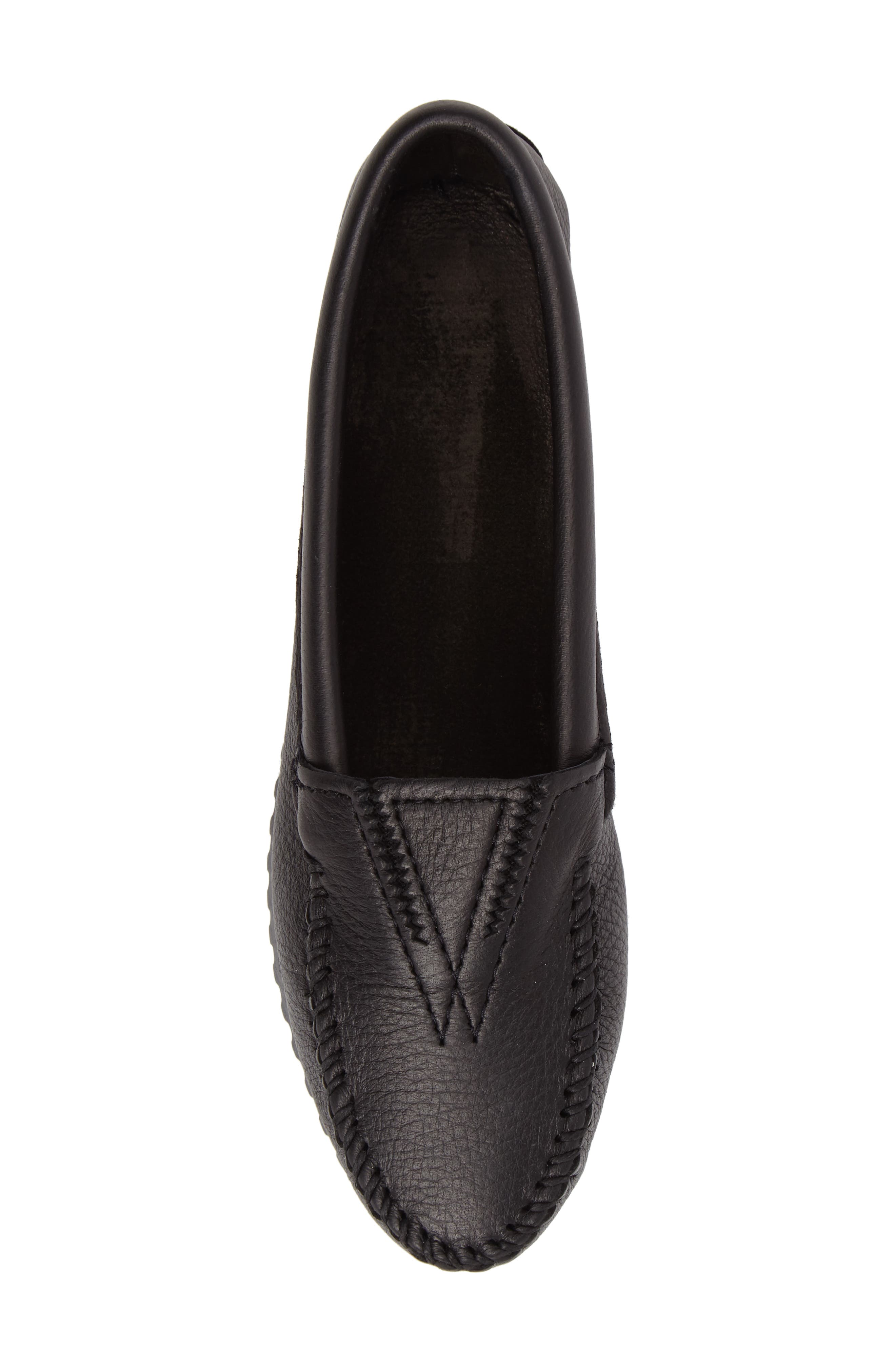 Minnetonka Leather Driving Shoe, Alternate, color, Black