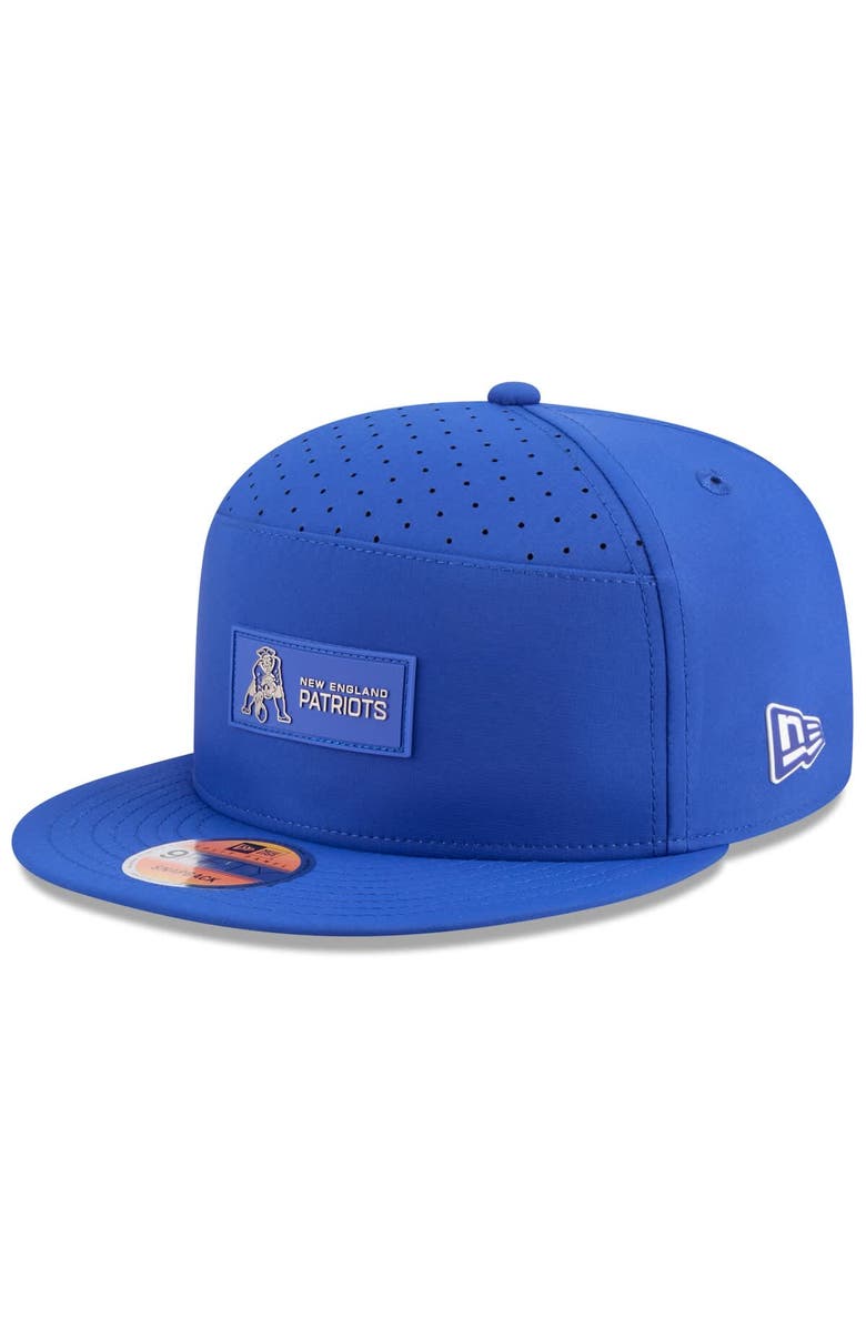 New Era Men's New Era Royal New England Patriots 2025 Sideline Throwback Split Panel 9FIFTY Snapback Hat, Main, color,