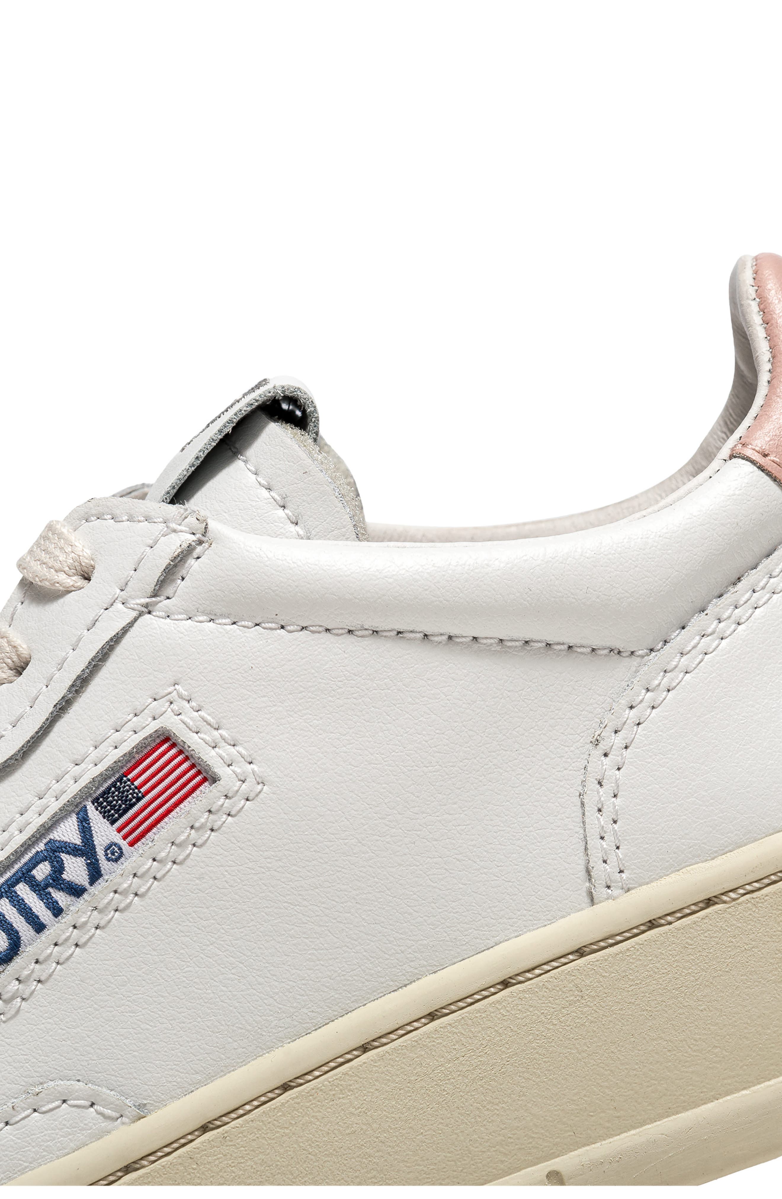 AUTRY Medalist Low Sneaker, Alternate, color, Leather/Leather White/Pink