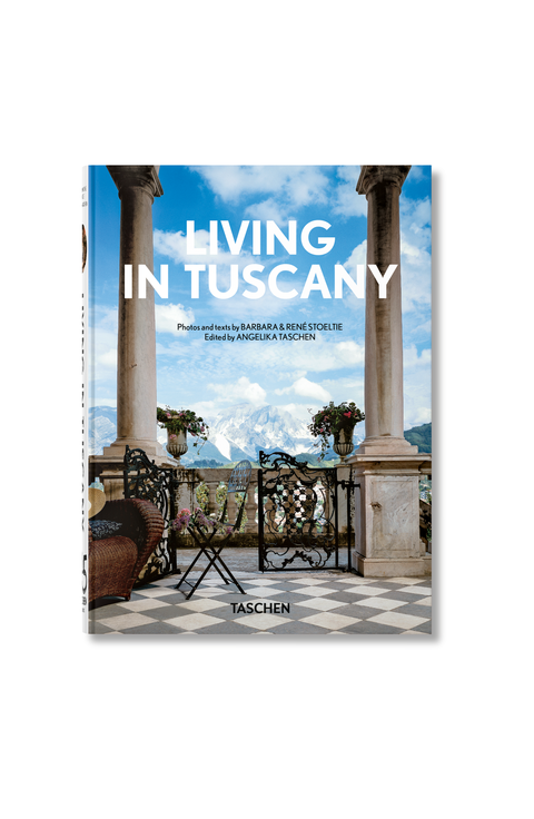 Living In Tuscany 45th Ed German French English Book