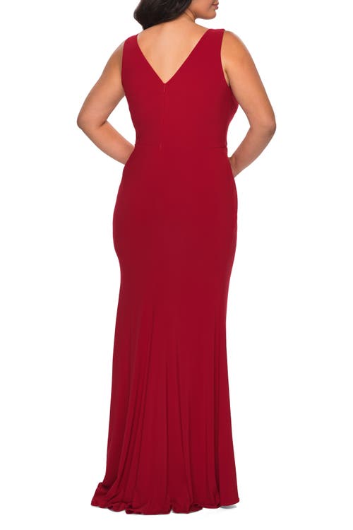 La Femme Jersey Plus Size Dress With V-neckline And Slit In Deep Red