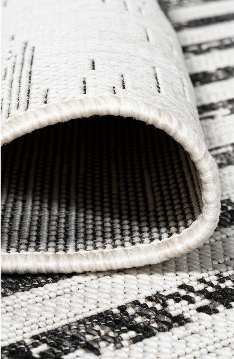 JONATHAN Y Zolak Berber Stripe Geometric Indoor/Outdoor Round Area Rug, Alternate, color, Ivory/Black