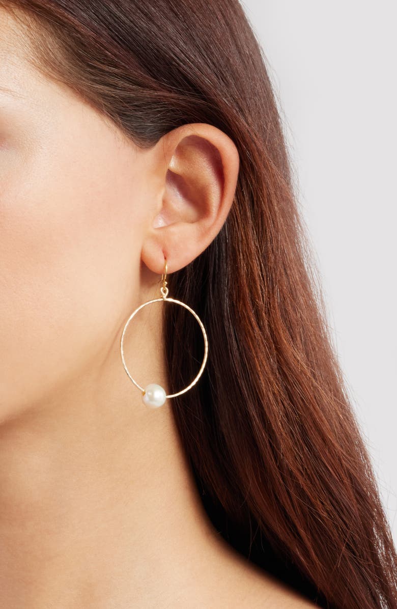 Kiara by Ki-Ele Alii Large Freshwater Pearl Hammered Hoop Earrings, Alternate, color, Gold