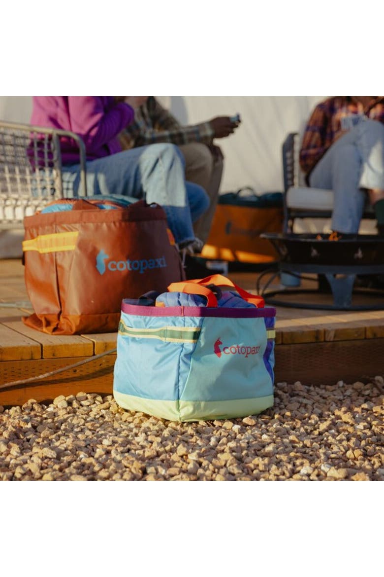 cotopaxi allpa 30l Gear Hauler Tote Top compression straps mean you can pack the bag down for security and compact transportation Cotopaxi Allpa 30L Gear Hauler