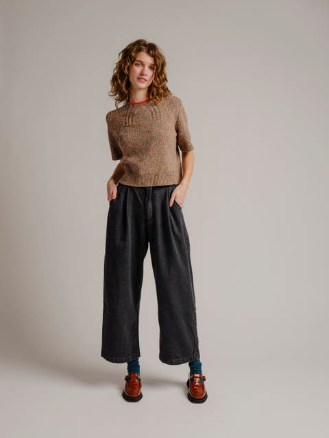 Peaked Rib Contrast Neckline Tee