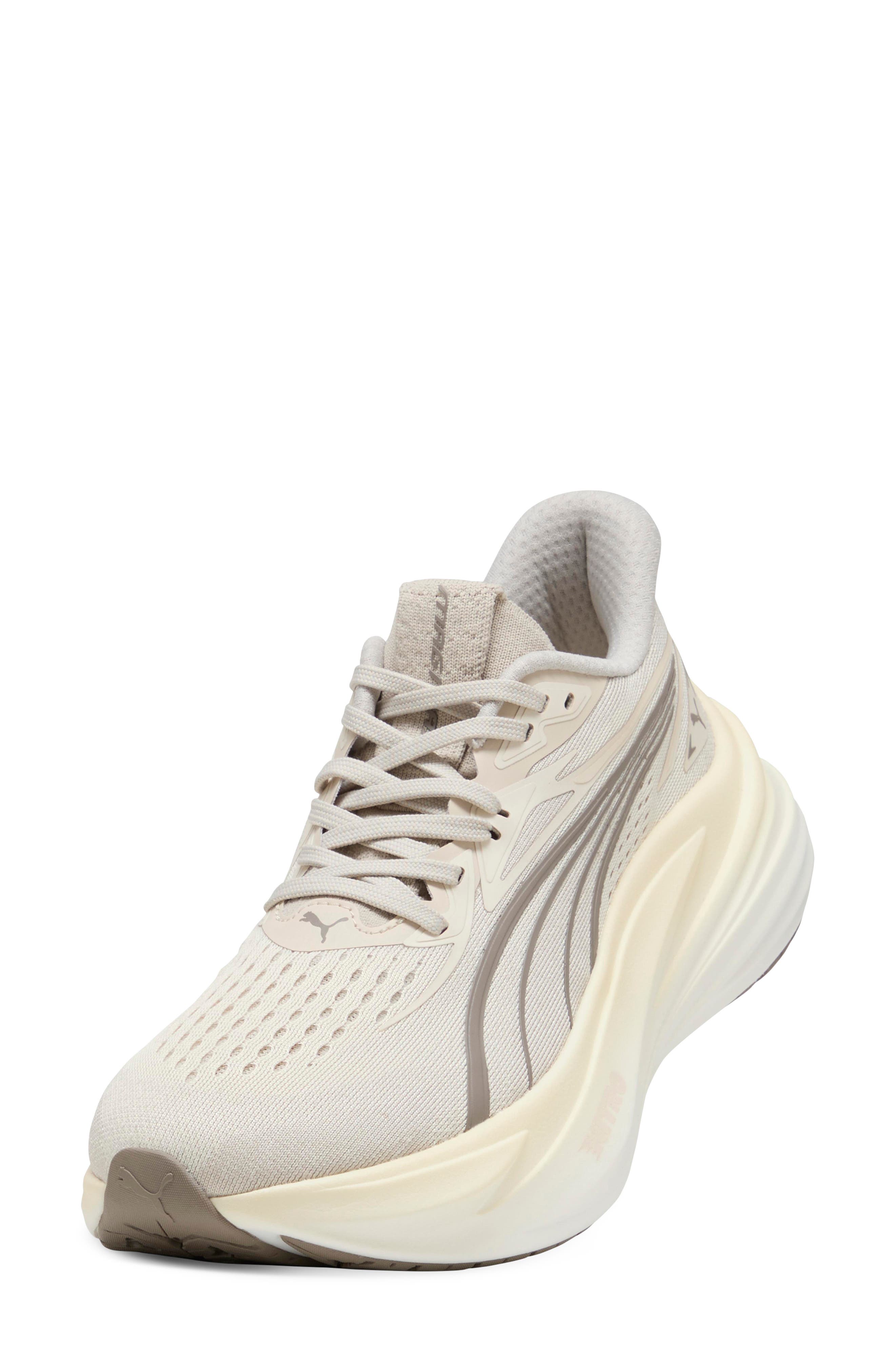 MagMax NITRO 2 Running Shoe, Alternate, color, ALPINE SNOW/ BUTTERCREAM