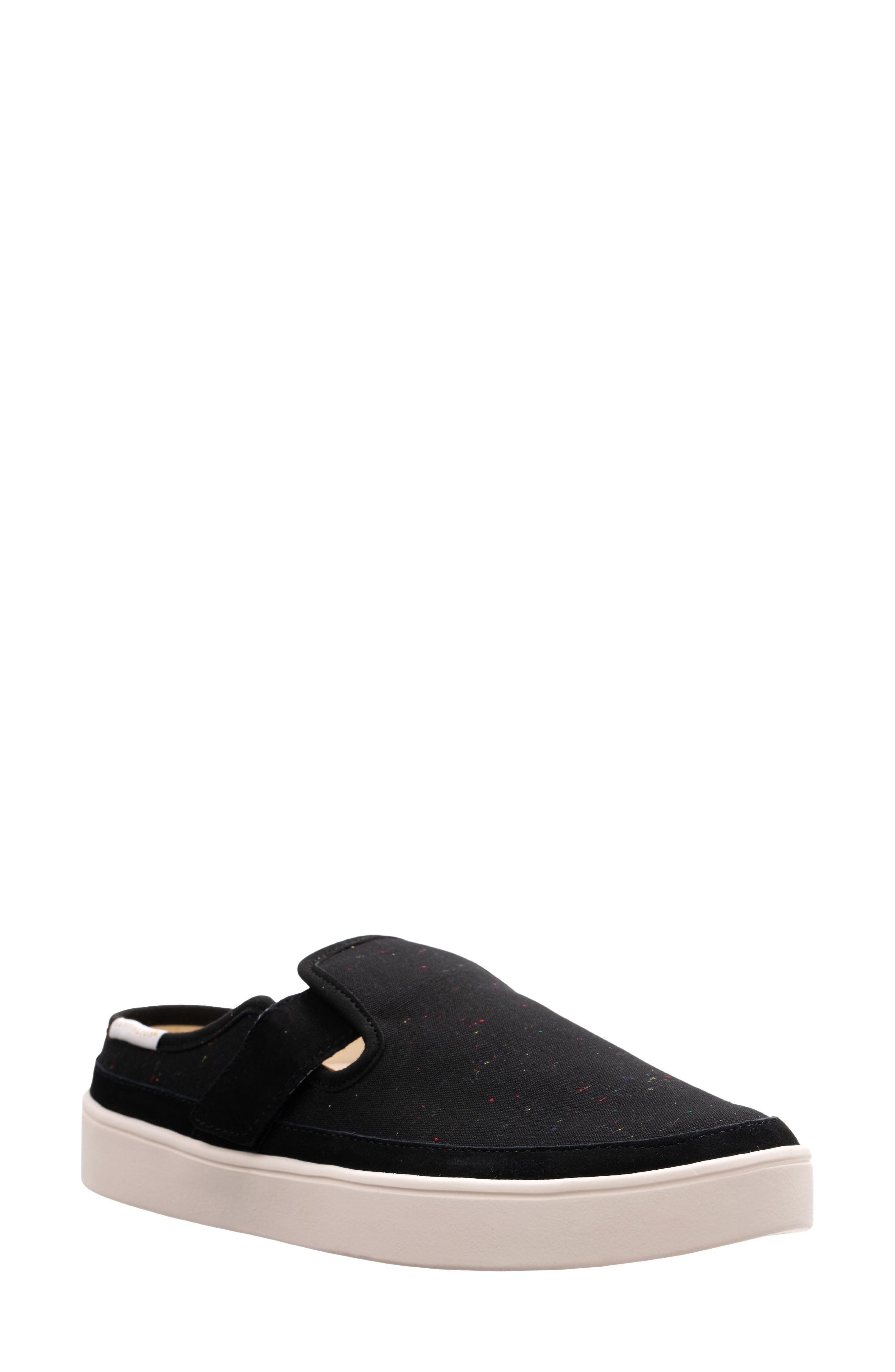 BLACK/ BLACK