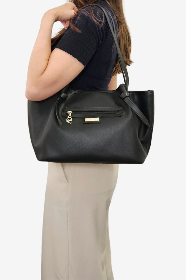 La Vie 641 Shoulder Bag, Alternate, color, Black