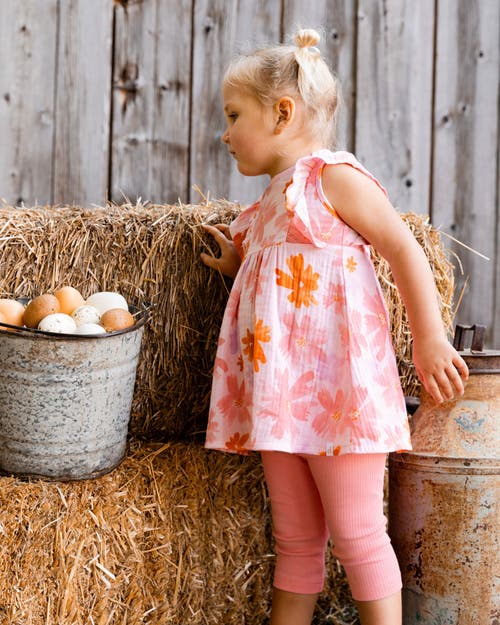 DEUX PAR DEUX DEUX PAR DEUX LITTLE GIRL'S PRINTED TUNIC AND SOLID LEGGINGS SET PINK AND CORAL FLOWERS