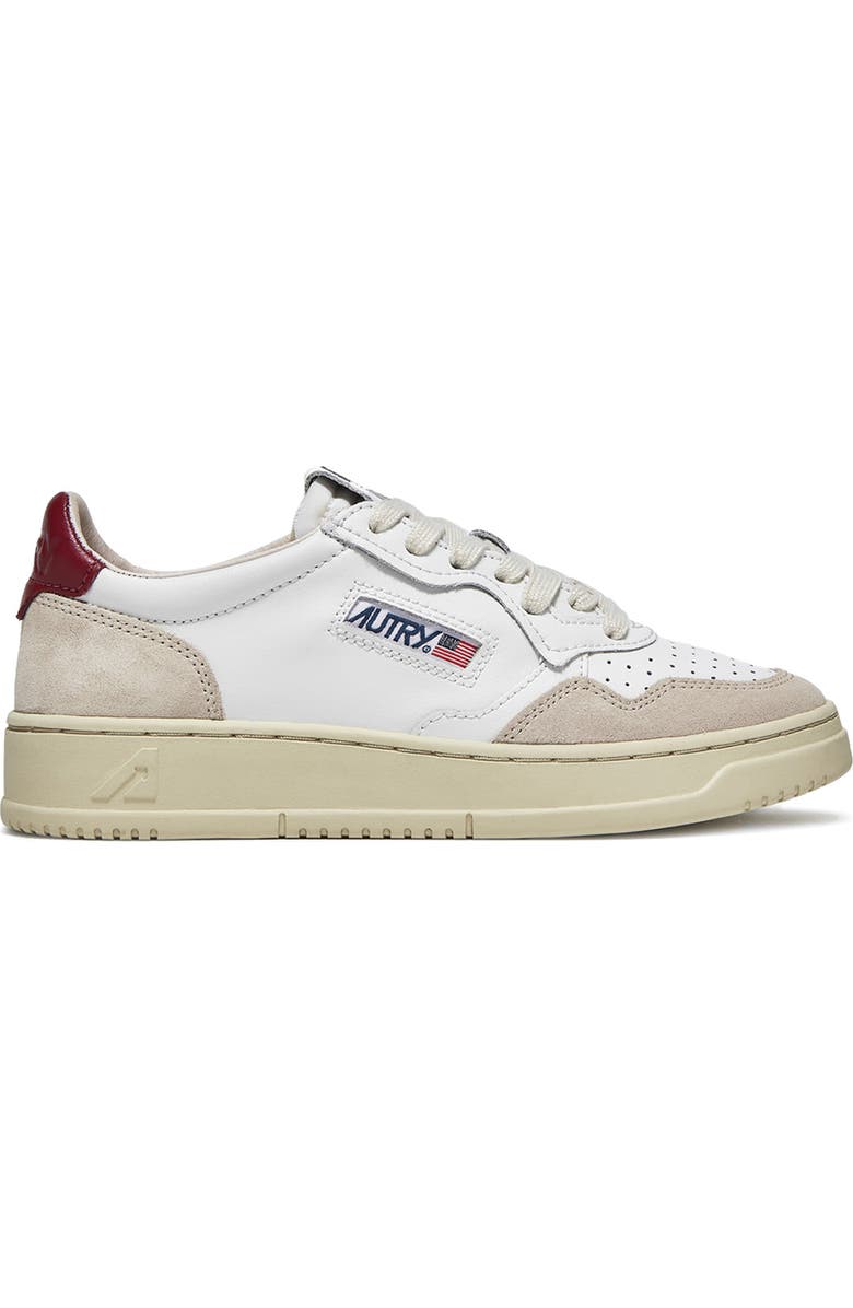 AUTRY Medalist Low Top Sneaker, Alternate, color, Leather/ Suede White