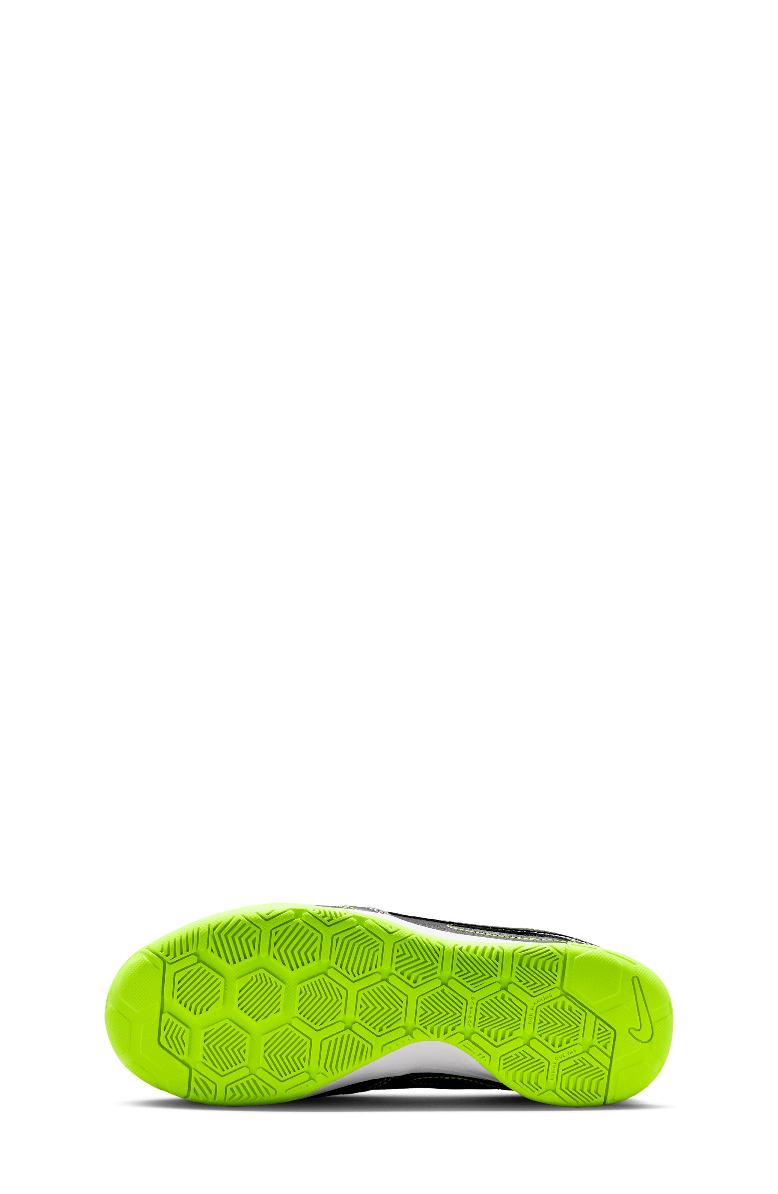 Nike Kids' Gato SE Soccer Sneaker, Alternate, color, Black/ Volt/ White/ Black