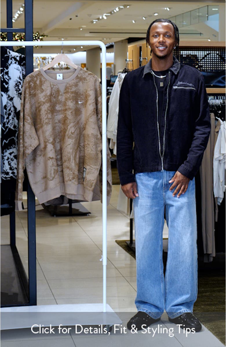 Solo Swoosh Fleece Crewneck Sweatshirt, sales video thumbnail